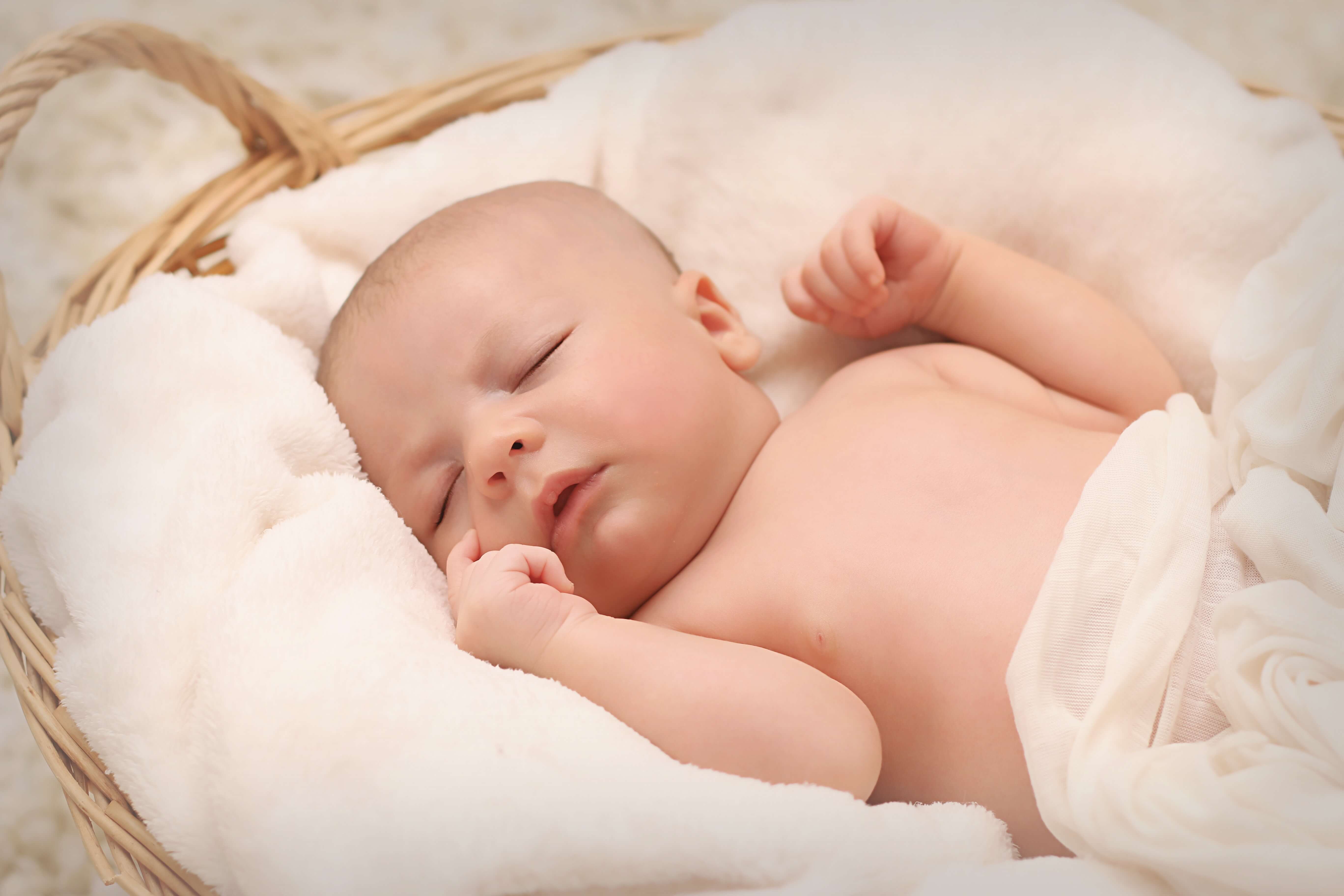Kiểm tra và chăm sóc trẻ